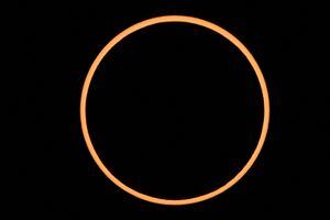 El efecto "anillo de fuego" provocado durante el eclipse anular de Sol sobre Albuquerque, Nuevo México, el 14 de octubre de 2023