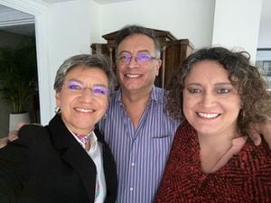 Gustavo Petro, Claudia López y Angélica Lozano.