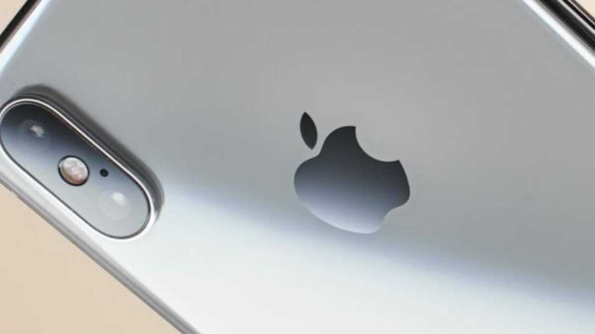 Apple ha lanzado en el pasado actualizaciones de software que hacen más lentos sus modelos de iPhone anteriores. Getty Images