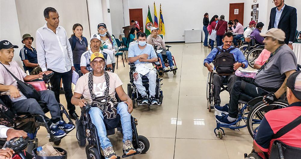    Grupos ciudadanos, como personas con discapacidad en Popayán, Cauca, se unen en protesta para exigir garantías.