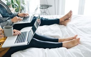 La mayoría de usuarios usan su portátil  sobre las piernas.