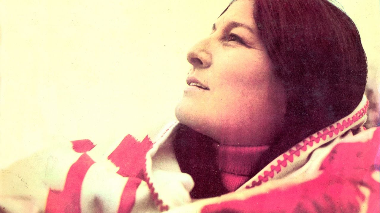 Fotografía de la cantante argentina Mercedes Sosa perteneciente al disco “Hasta la victoria” editado en Argentina en 1972. Wikimedia Commons