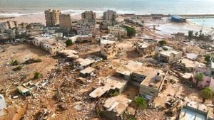Una vista general de la ciudad de Derna se ve el martes 12 de septiembre de 2023. La tormenta tropical Daniel causó inundaciones devastadoras en Libia que reventaron represas y arrastraron vecindarios en varias poblaciones costeras, aunque la más afectada parecía ser Derna. (AP Foto/Jamal Alkomaty)