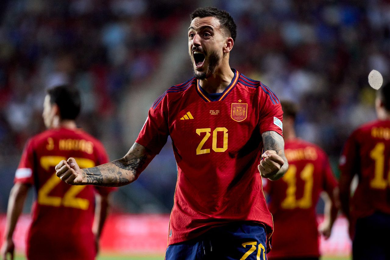 Joselu, delantero de España, anotó el 2-1 para la victoria en semifinales de Nations League ante Italia