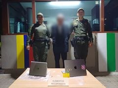 Ladrón que atracó restaurante en Bogotá trató de escapar en un bus del SITP; intentó salir por una ventana al ver a la Policía