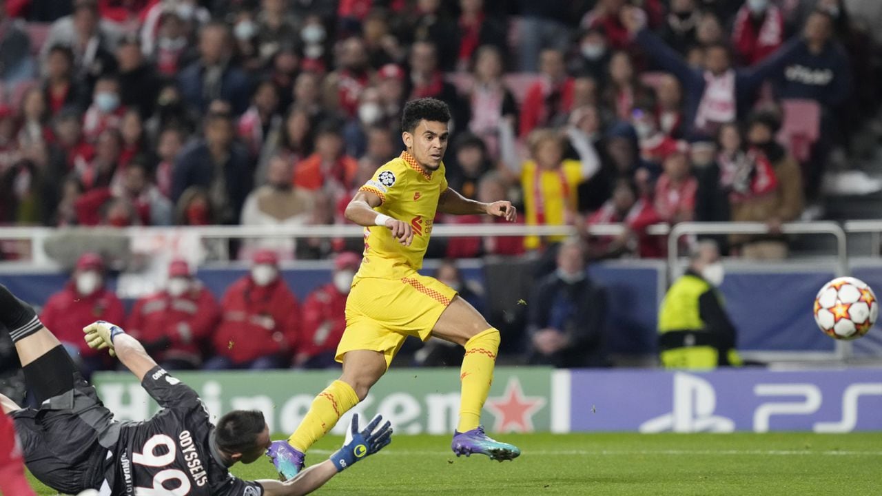 Liverpool's Luis Diaz, right, scores his side's third goal during the Champions League quarterfinals, first leg, soccer match between Benfica and Liverpool at the Luz stadium in Lisbon, Tuesday, April 5, 2022. (AP/Armando Franca)