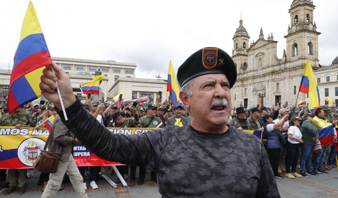 Protestas militares retirados en la plaza de bolívar