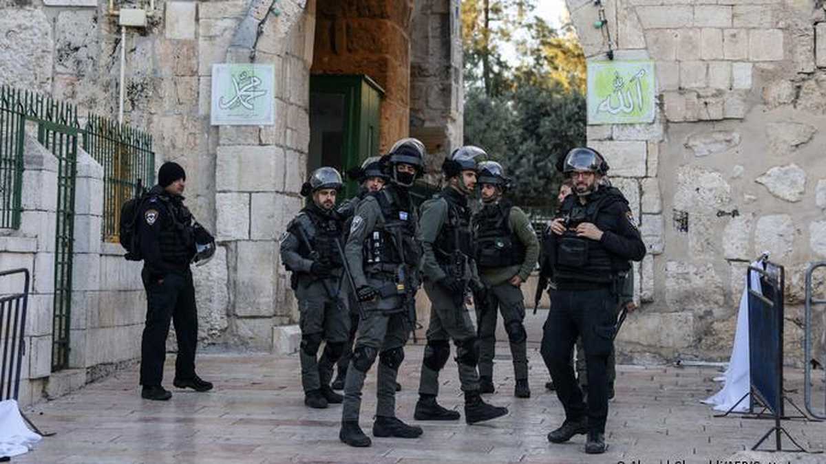 Este lunes se produjeron nuevos enfrentamientos entre musulmanes palestinos y la Policía israelí intervino para despejar la Explanada de las Mezquitas para la visita de fieles judíos. Es la tercera vez en una semana que se producen disturbios.