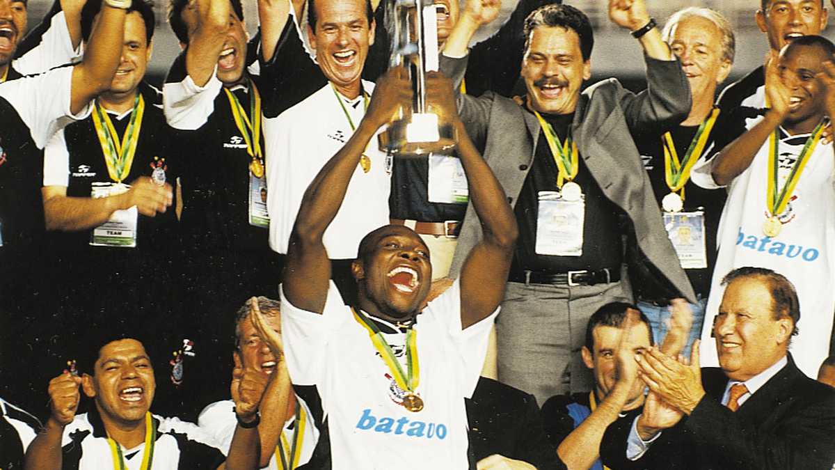Con Corinthians, Freddy Rincón ganó la primera edición del mundial de clubes en el año 2000. Foto: Alexandre Battibugli/Placar Brasil.
