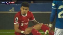 Luis Díaz se vio molesto por no poder marcar en Liverpool