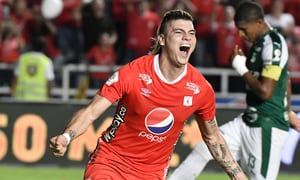CALI, COLOMBIA - NOVEMBER 17: Michael Rangel of America celebrates after scoring the first goal of his team during a match between America de Cali and Deportivo Cali as part of Liga Aguila II 2019 at Estadio Pascual Guerrero on November 17, 2019 in Cali, Colombia. (Photo by Gabriel Aponte/Vizzor Image/Getty Images)