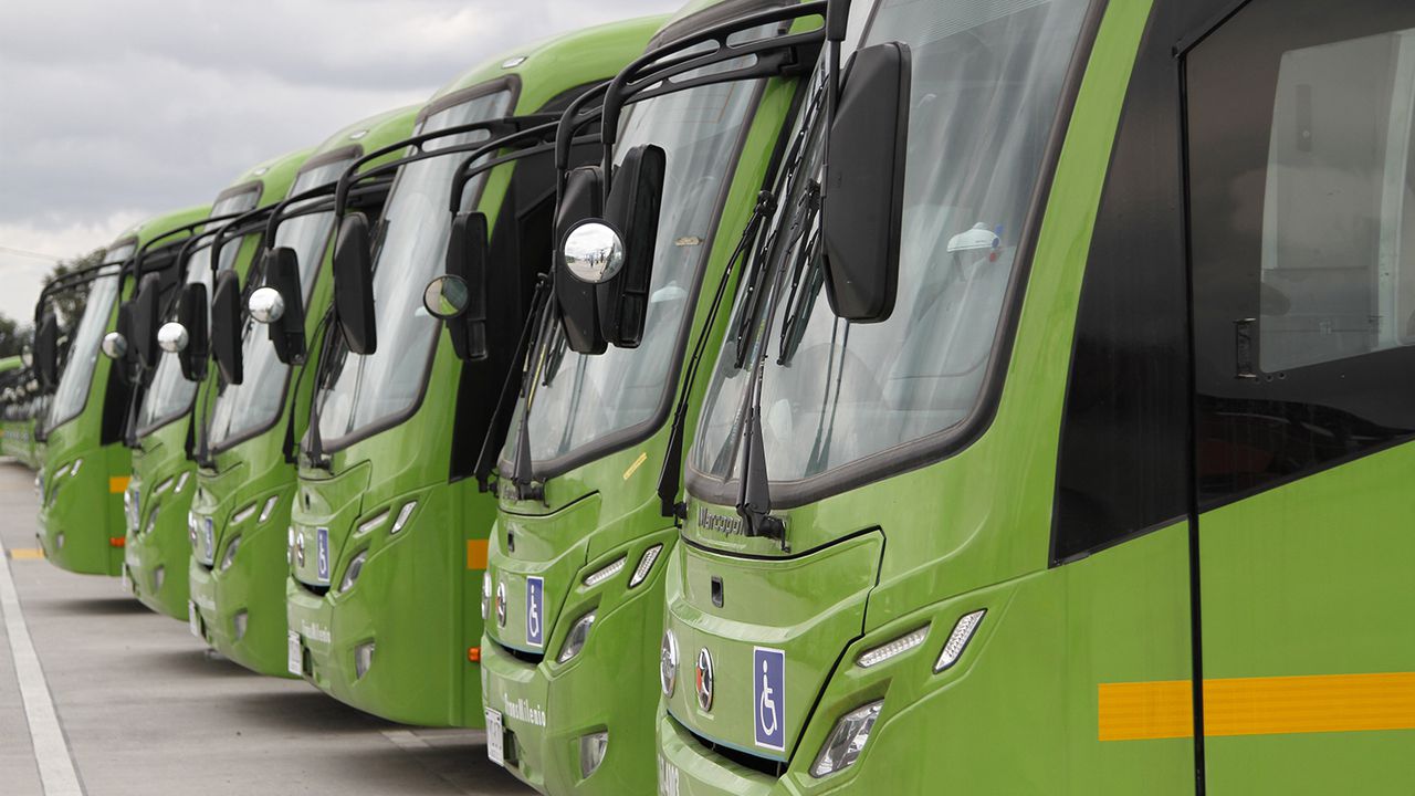 Los nuevos vehículos operarán en 14 rutas que refuerzan la cobertura del Sistema Integrado de Transporte Público, para beneficio de más de 100.000 usuarios diarios en 8 localidades de Bogotá.