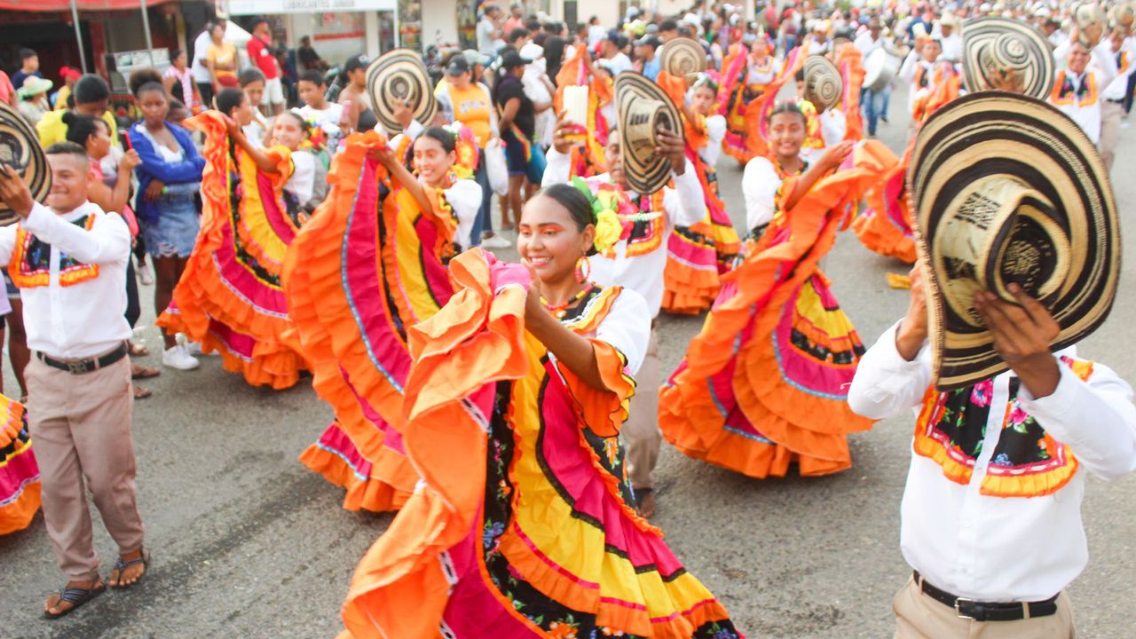 Desfile folclórico del Festival Cultural del Sinú.