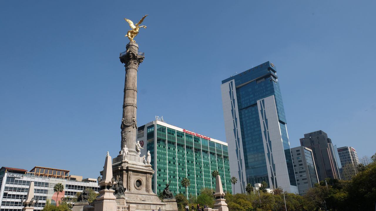 El monumento del Ángel de la Independencia comúnmente conocido como El Ángel en el centro de la ciudad el 26 de diciembre de 2022 en Ciudad de México, México.