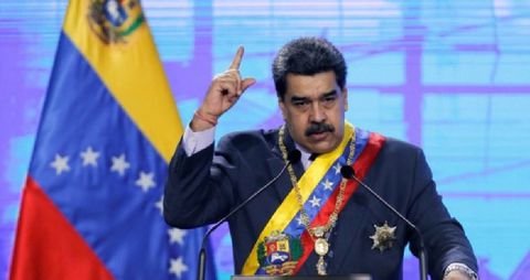 El gobierno de Nicolás Maduro ha cambiado su actitud respecto al uso del dólar en Venezuela. BBC / REUTERS