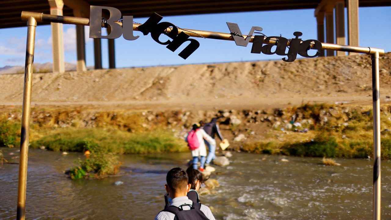 En imágenes : Las solicitantes de asilo cruzan Río Bravo hacia Estados Unidos.