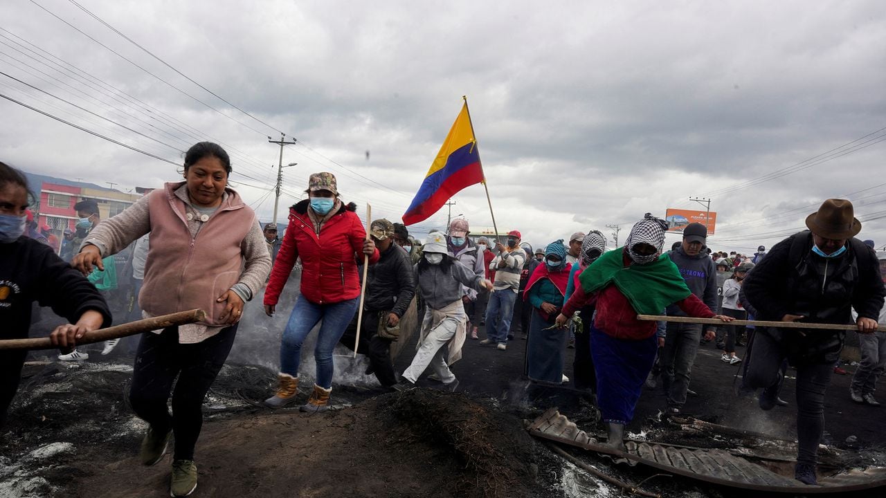 En imágenes : Miles de manifestantes indígenas de Ecuador marchan sobre la capital