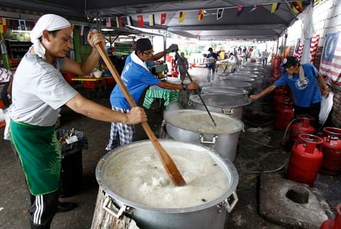 Malasia y muchos otros países enfrentan un alza en los precios del arroz y una escasez de suministro después de que la India tomó la decisión de frenar las ventas de arroz, lo que disminuyó el suministro global en un 20%.