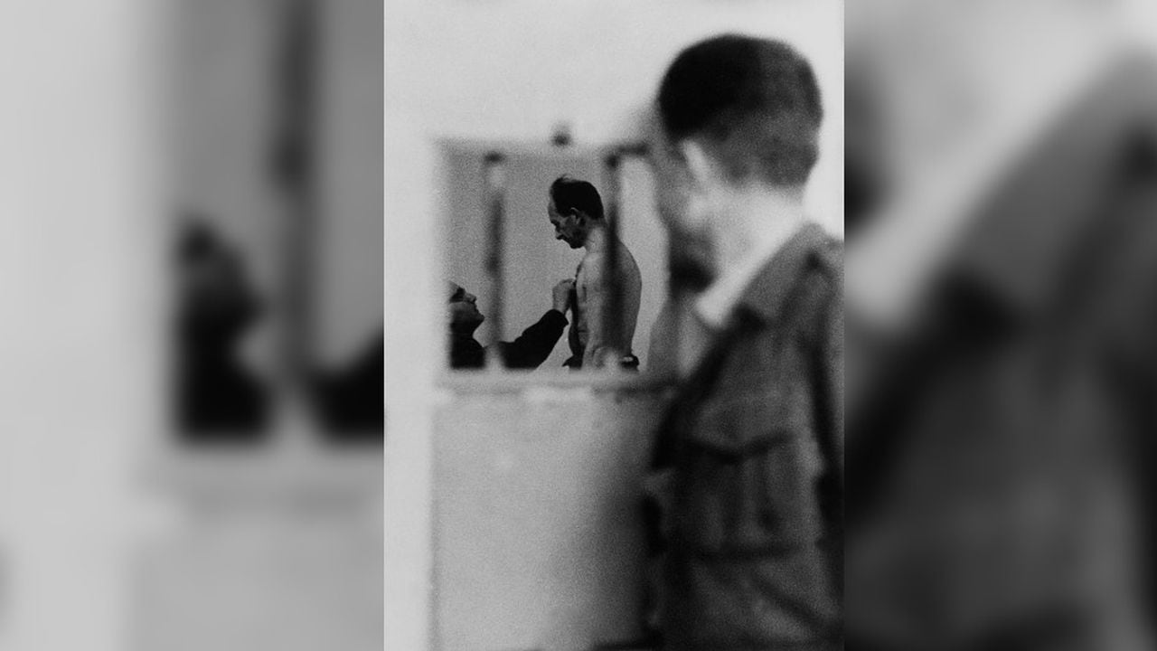 Adolf Eichmann en el examen médico antes del juicio el 12 de abril de 1961. (Foto de Keystone-France/Gamma-Keystone vía Getty Images)