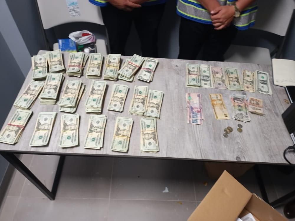 Este es el dinero que llevaba Piedad Córdoba en su equipaje, durante su viaje en Honduras.
