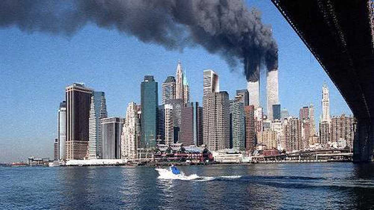El 11 de septiembre de cada año, el mundo recuerda las imágenes del drástico momento del desplome de las torres gemelas de Nueva York. Un total de 2.749 personas murieron en los atentados. En el World Trade Center trabajaban ciudadanos de varias nacionalidades.