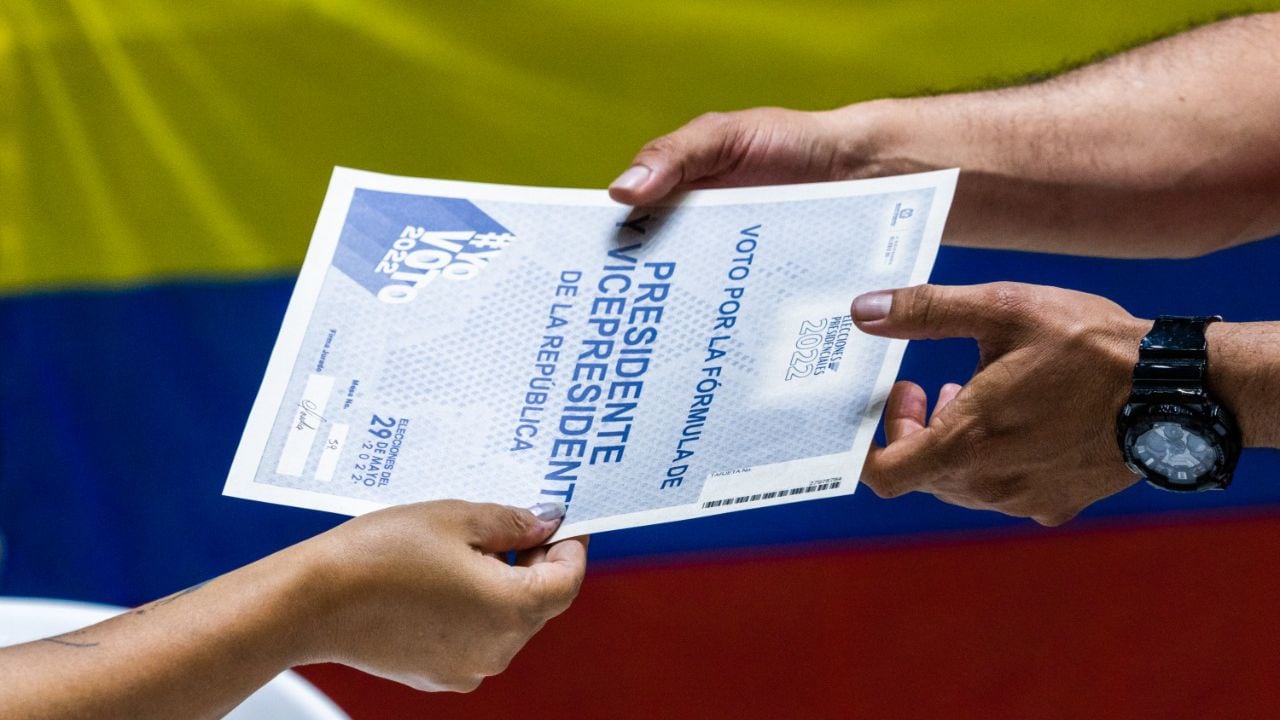 Votaciones Medellin urnas, votos gente
