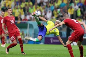 Richarlison de Brasil marca su segundo gol, partido Grupo G - Brasil contra Serbia - Lusail Stadium, Lusail, Qatar - 24 de noviembre de 2022