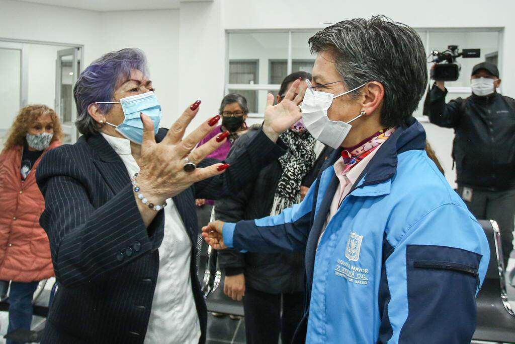 La alcaldesa Claudia López visitó el centro de salud.