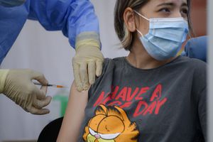 Reconocida empresa en Colombia pagará viajes a empleados para que se vacunen en Estados Unidos contra la covid-19