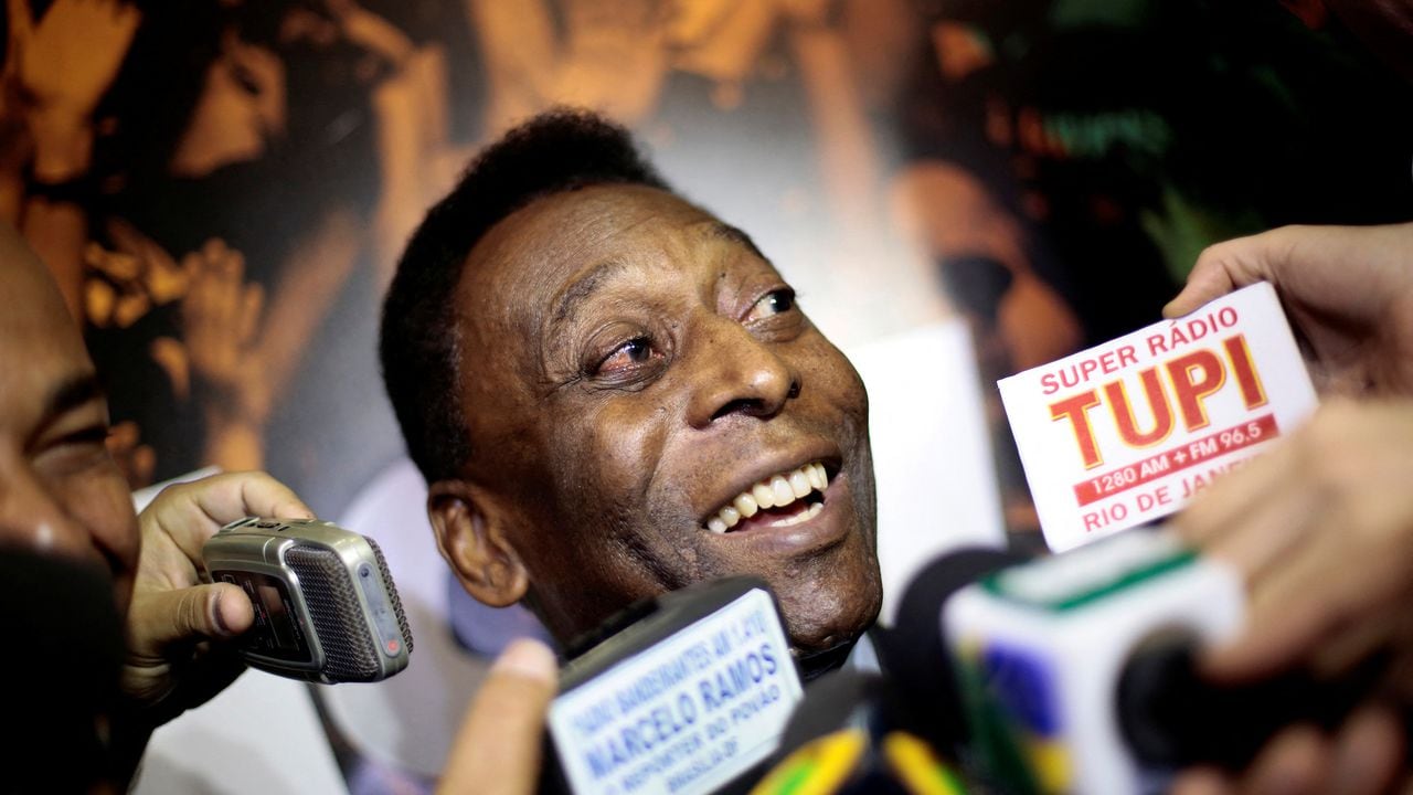 FILE PHOTO: Brazilian soccer legend Pele speaks to journalists during an exhibition on the country's past World Cup participations entitled "Brazil, a country, a world" at the Ulysses Guimaraes Convention Center in Brasilia, Brazil, December 17, 2013.  REUTERS/Ueslei Marcelino/File Photo
