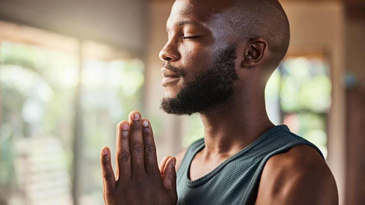 La oración corresponde a un encuentro espiritual, mediante el poder de la palabra con el todopoderoso.