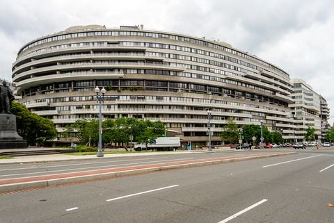 El complejo Watergate alrededor de mayo de 2013. El complejo es un grupo de cinco edificios en el vecindario Foggy Bottom de Washington, DC y es mejor conocido por el escándalo Watergate del entonces presidente Richard Nixon