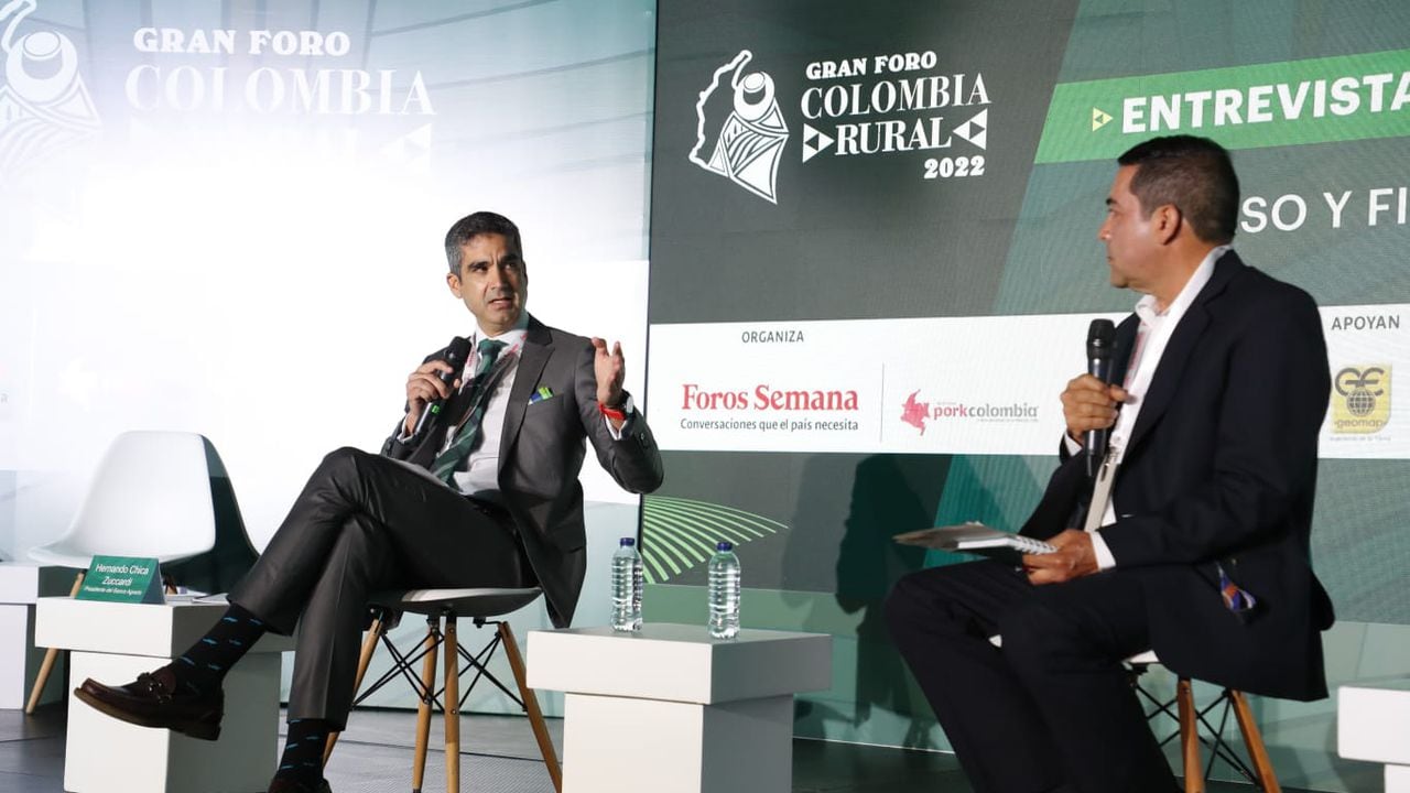 Hernando Chica Zuccardi, presidente del Banco Agrario y Luis Arturo Paez, director de RTVC Noticias.