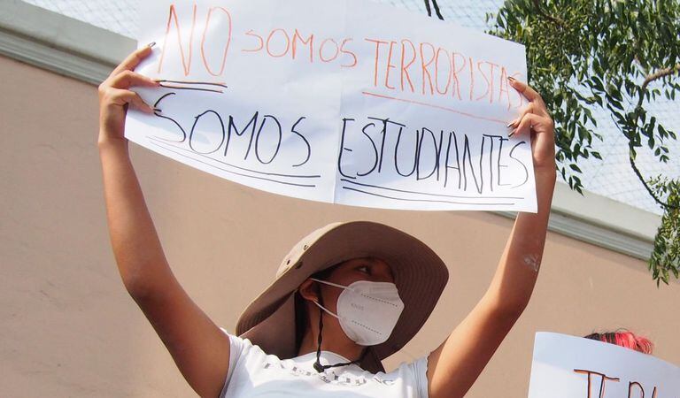 Las autoridades llegaron con artillería pesada, incluso usaron tanques de guerra contra los manifestantes y estudiantes que se encontraban dentro de la Universidad de San Marcos en Lima,  Perú