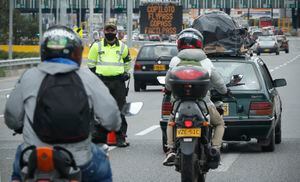 Motociclistas en carretera