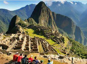 Cusco: en Perú es una de las poblaciones más famosas del mundo y una de las más apetecidas por gente de todo el mundo para visitar. Alberga las ruinas de Machu Picchu que ha sido calificada por millones de visitantes como obra de impactante desarrollo indígena. Foto: traveler.com 