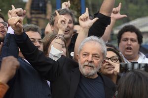 (FILES) In this file photo taken on November 08, 2019, former Brazilian President Luiz Inacio Lula da Silva gestures as he leaves the Federal Police Headquarters, where he was serving a sentence for corruption and money laundering, in Curitiba, Parana State, Brazil. - A Brazilian Supreme Court judge overturned the graft convictions against former president Luiz Inacio Lula da Silva on March 8, 2021, clearing the way for the left-wing leader to run in the 2022 presidential election. (Photo by HENRY MILLEO / AFP)