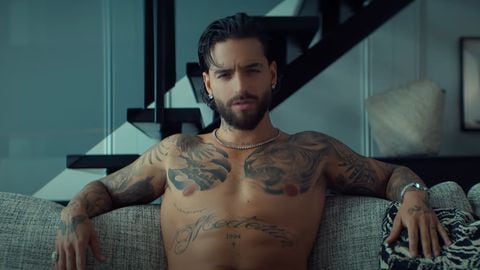 El cantante paisa muestra su escultural cuerpo en el video de Cocoloco. Foto: YouTube MALUMA, canción COCOLOCO, minuto 0:21.