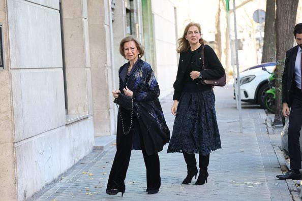 La reina emérita Sofía y su hija Elena, que este 20 de diciembre cumplió 60 años. (Photo By Jose Ruiz/Europa Press via Getty Images)