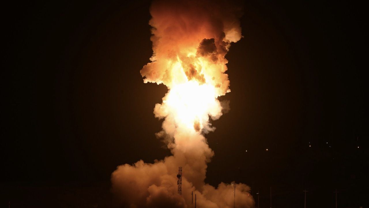 Así se vio el lanzamiento del misil balístico desde California, Estados Unidos