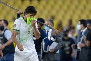 Marcelo Moreno Martins de Bolivia abandona el campo luego de un partido entre Ecuador y Bolivia como parte de las Eliminatorias Sudamericanas para Qatar 2022 en el Estadio Monumental Isidro Romero Carbo el 7 de octubre de 2021 en Guayaquil, Ecuador. (Foto de Rodrigo Buendía - Pool/Getty Images)