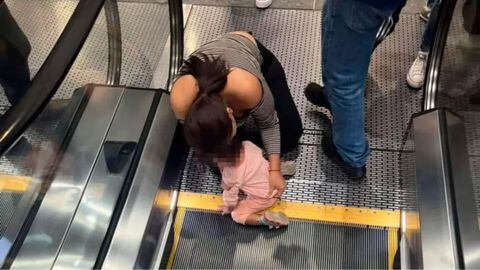 Niña queda atrapada en escaleras eléctricas en centro comercial
X @NOccidente23046