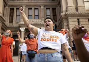 Leen Garza participa en una protesta contra la prohibición del aborto de seis semanas en el Capitolio en Austin, Texas, el miércoles.