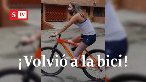 Daniella Álvarez en bicicleta