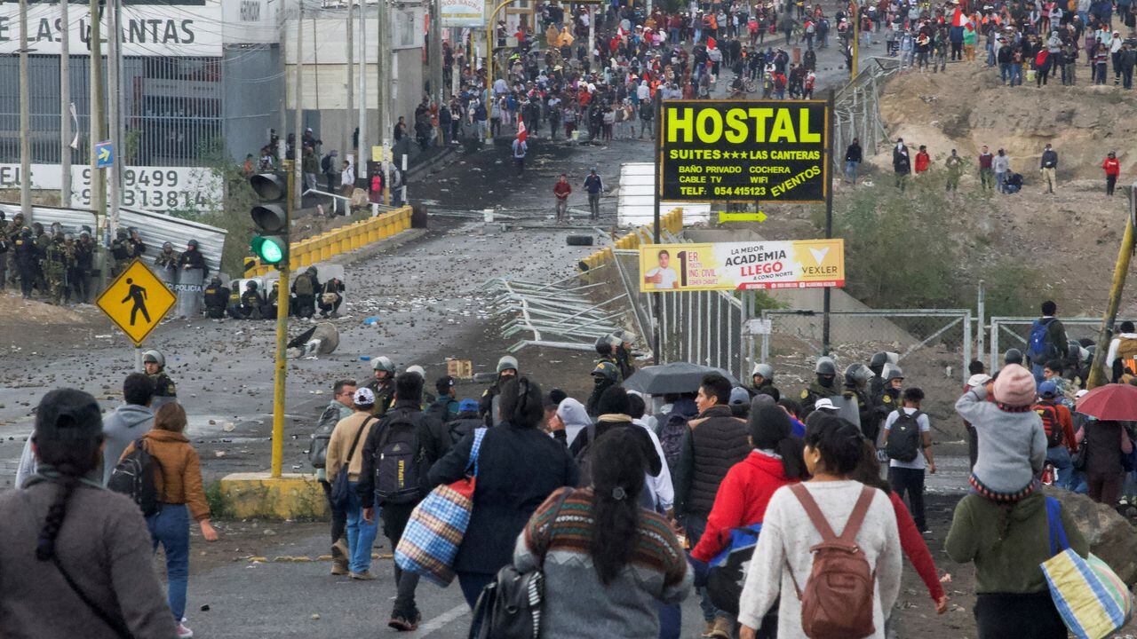 El aeropuerto de Arequipa, Perú ha estado cerrado por las fuertes protestas. Foto: Reuters.