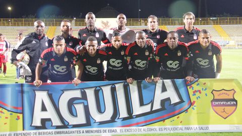 Ayron del Valle (abajo - primero de derecha a izquierda) interesaría al Deportivo Pereira.