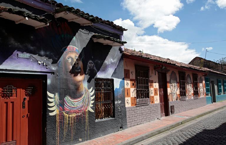 Bogota Graffiti Tour  La Candelaria
dirigido a los interesados en conocer el significado de estos murales, el arte callejero, los diferentes tipos de Graffiti, sus significados y mensajes
Bogota julio 5 2019