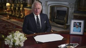 El rey Carlos III de Gran Bretaña pronuncia su primer discurso a la nación y la Mancomunidad de Naciones desde el Palacio de Buckingham el viernes 9 de septiembre de 2022 tras la muerte de la reina Isabel II el jueves. Foto: Yui Mok/ AP.