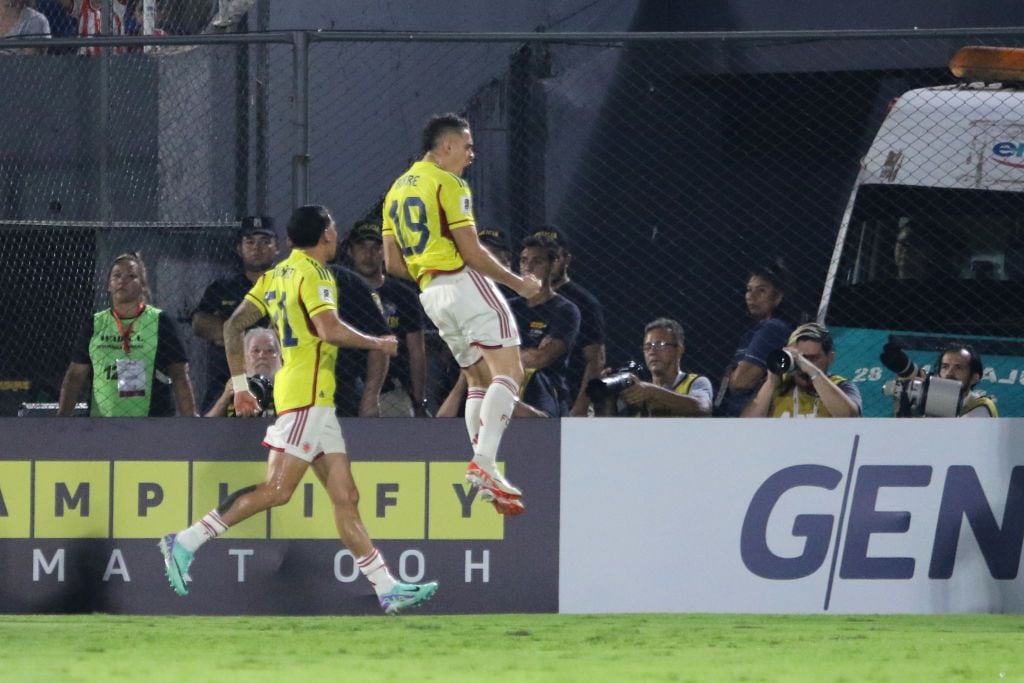 ASUNCION, PARAGUAY - NOVEMBER 21: Rafael Santos Borre of Colombia celebrates after scoring the opening goal during a FIFA World Cup 2026 Qualifier match between Paraguay and Colombia at Estadio Defensores del Chaco on November 21, 2023 in Asuncion, Paraguay. (Photo by Christian Alvarenga/Getty Images)