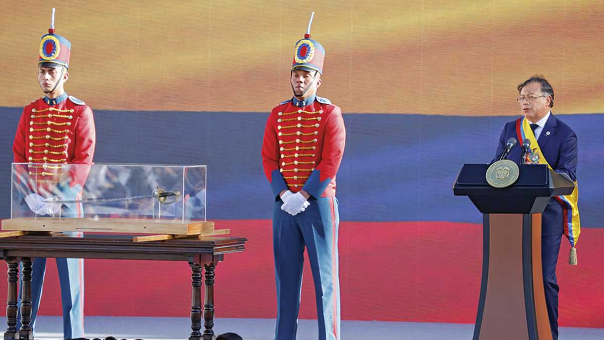 Gustavo Petro no realizó su posesión sin la presencia de la espada de Bolívar. 